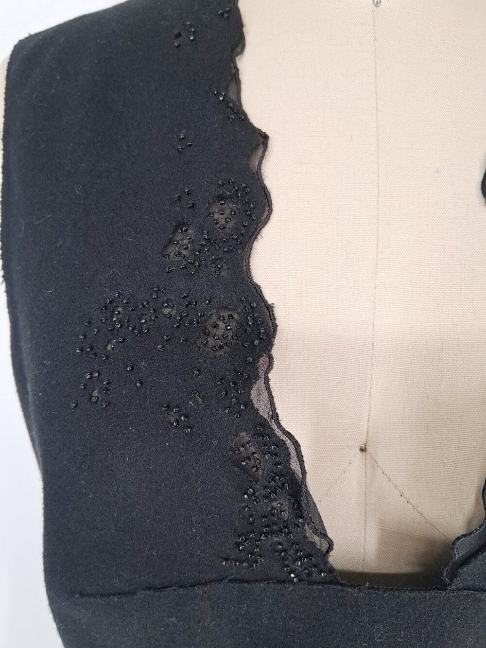 GARY GRAHAM Black Wool Beaded Cutout Dress Silk Inset Deep V Sleeveless SZ 8 - Picture 6 of 14